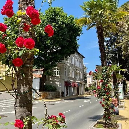 Lägenhet Sokol Center *